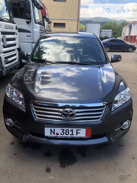 Позашляховик / Кросовер Toyota RAV4 2010 в Хусті