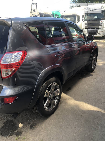 Позашляховик / Кросовер Toyota RAV4 2010 в Хусті