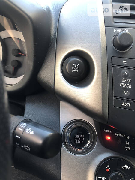 Позашляховик / Кросовер Toyota RAV4 2010 в Хусті