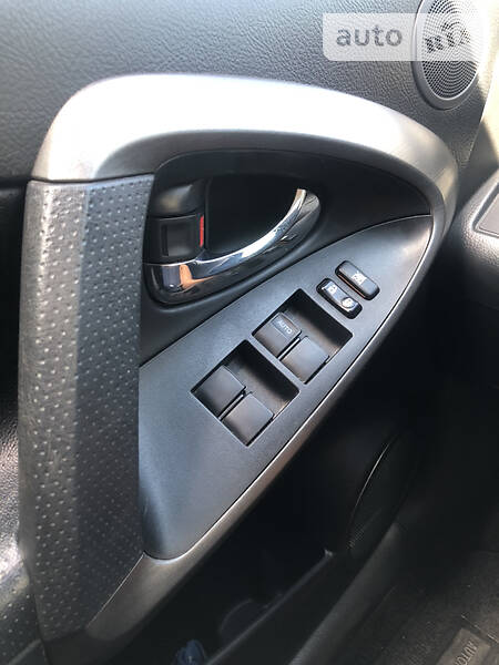 Позашляховик / Кросовер Toyota RAV4 2010 в Хусті