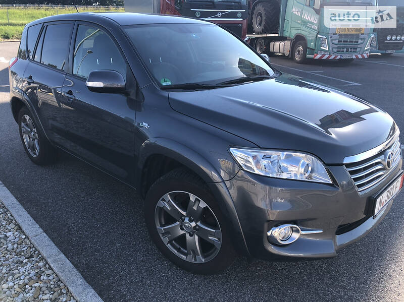 Позашляховик / Кросовер Toyota RAV4 2010 в Хусті