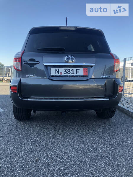 Позашляховик / Кросовер Toyota RAV4 2010 в Хусті