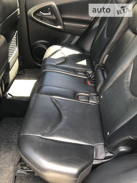 Позашляховик / Кросовер Toyota RAV4 2010 в Хусті