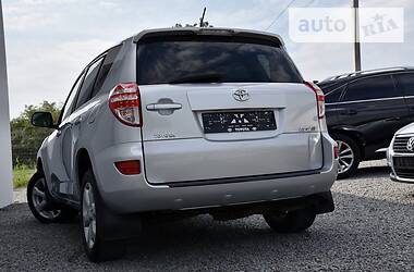 Внедорожник / Кроссовер Toyota RAV4 2011 в 