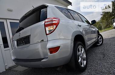 Внедорожник / Кроссовер Toyota RAV4 2011 в 