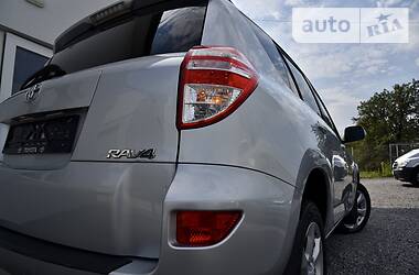 Внедорожник / Кроссовер Toyota RAV4 2011 в 
