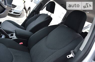 Внедорожник / Кроссовер Toyota RAV4 2011 в 