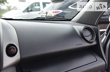 Внедорожник / Кроссовер Toyota RAV4 2011 в 