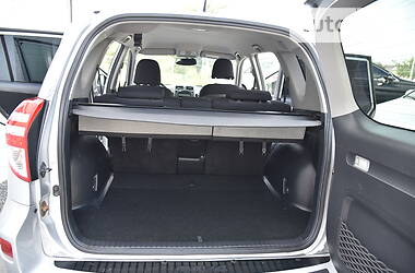 Внедорожник / Кроссовер Toyota RAV4 2011 в 