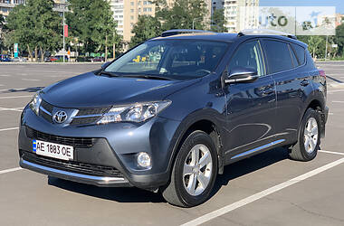 Позашляховик / Кросовер Toyota RAV4 2014 в 
