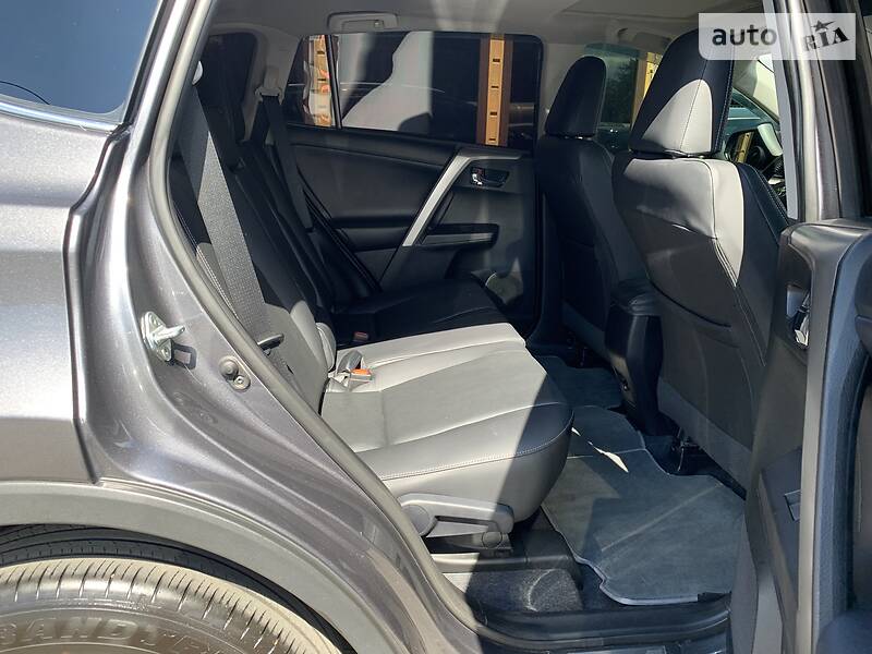Універсал Toyota RAV4 2016 в Києві
