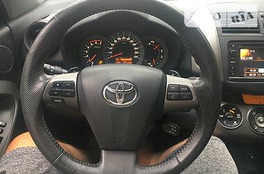 Позашляховик / Кросовер Toyota RAV4 2012 в 