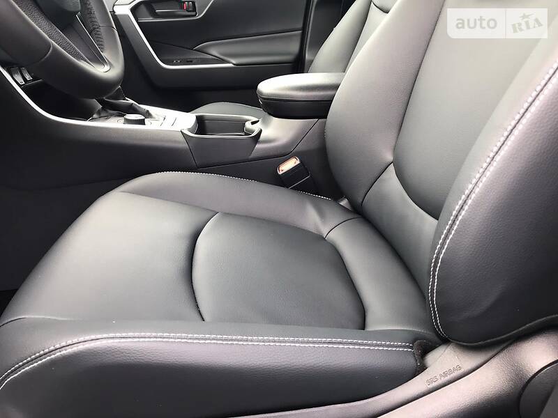 Позашляховик / Кросовер Toyota RAV4 2019 в Києві