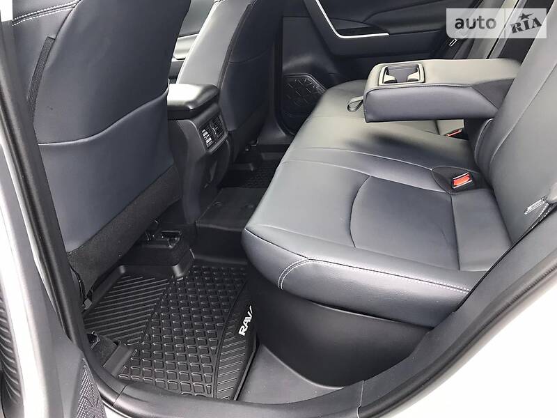 Позашляховик / Кросовер Toyota RAV4 2019 в Києві