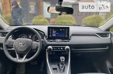 Позашляховик / Кросовер Toyota RAV4 2020 в  фото 9 Позашляховик / Кросовер Toyota RAV4 2020 в