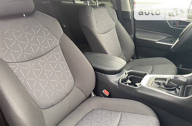 Позашляховик / Кросовер Toyota RAV4 2020 в  фото 10 Позашляховик / Кросовер Toyota RAV4 2020 в