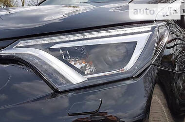 Внедорожник / Кроссовер Toyota RAV4 2016 в 