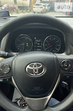 Позашляховик / Кросовер Toyota RAV4 2017 в Чернівцях