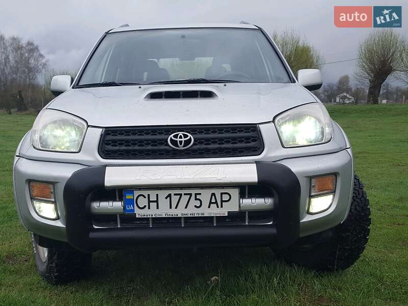 Внедорожник / Кроссовер Toyota RAV4 2001 в Киеве