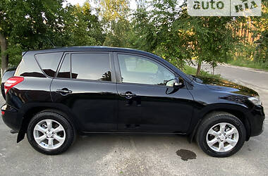 Позашляховик / Кросовер Toyota RAV4 2010 в Києві