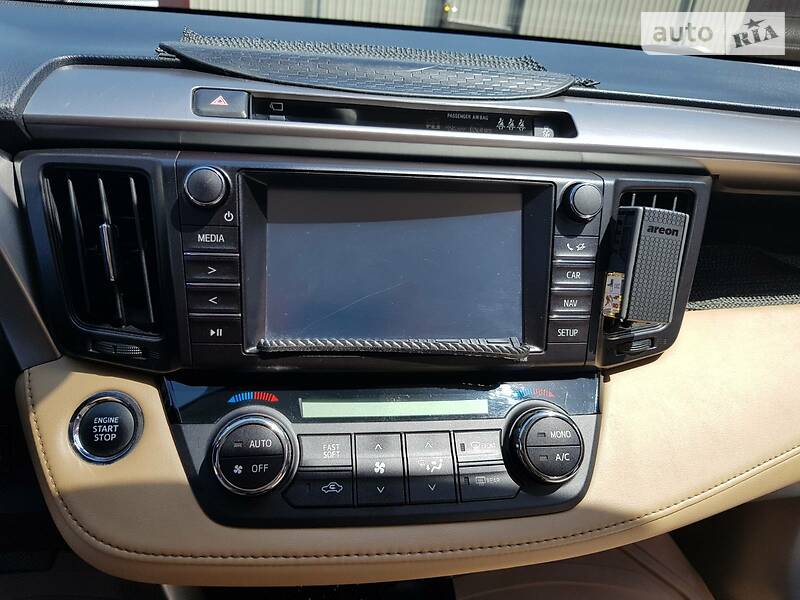 Позашляховик / Кросовер Toyota RAV4 2015 в Первомайську