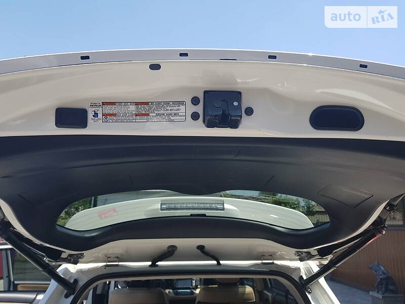 Позашляховик / Кросовер Toyota RAV4 2015 в Первомайську