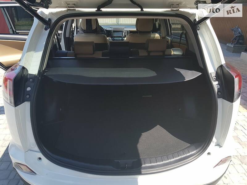 Позашляховик / Кросовер Toyota RAV4 2015 в Первомайську