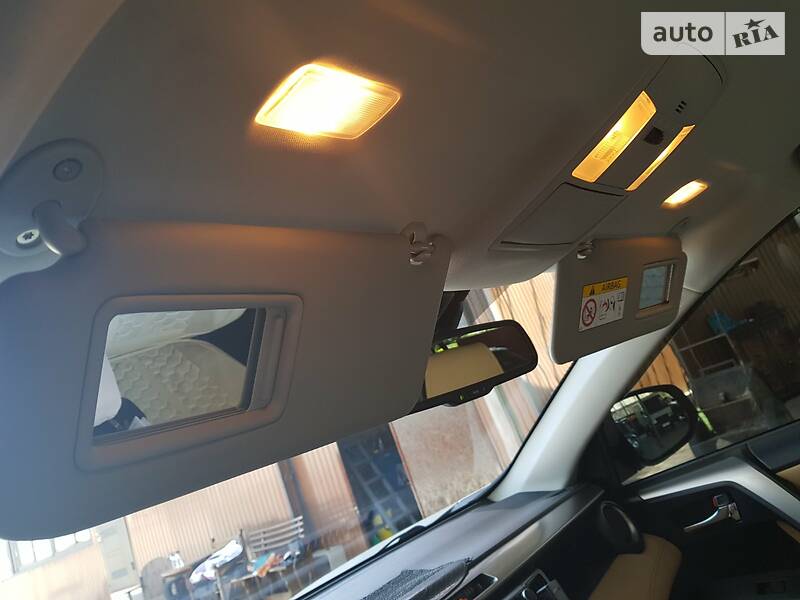Позашляховик / Кросовер Toyota RAV4 2015 в Первомайську