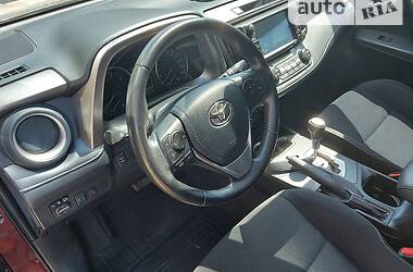 Внедорожник / Кроссовер Toyota RAV4 2015 в 