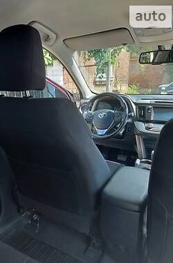 Внедорожник / Кроссовер Toyota RAV4 2015 в 
