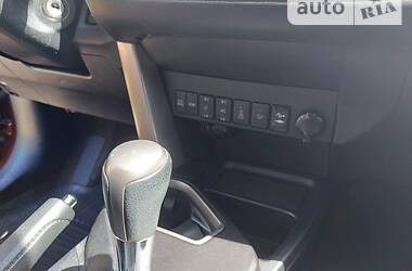 Внедорожник / Кроссовер Toyota RAV4 2015 в 