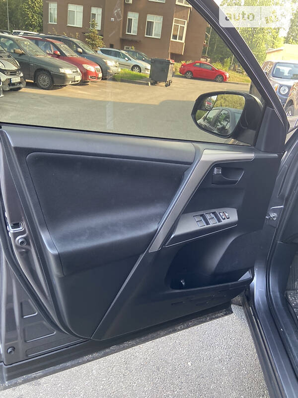 Внедорожник / Кроссовер Toyota RAV4 2018 в Киеве фото 11 Внедорожник / Кроссовер Toyota RAV4 2018 в Киеве