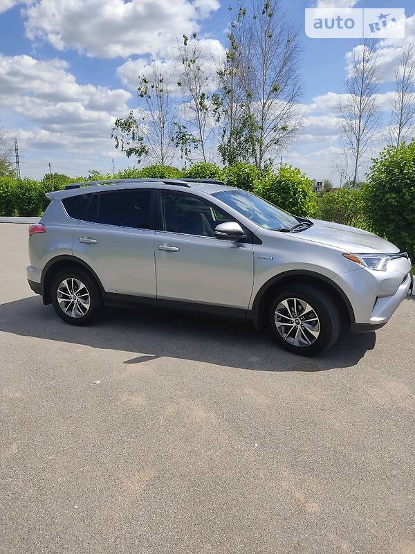 Внедорожник / Кроссовер Toyota RAV4 2018 в Киеве