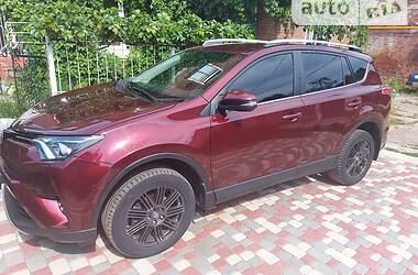 Внедорожник / Кроссовер Toyota RAV4 2015 в 
