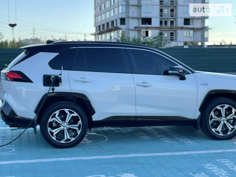 Позашляховик / Кросовер Toyota RAV4 2021 в Києві