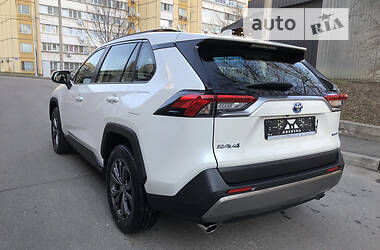 Внедорожник / Кроссовер Toyota RAV4 2022 в 