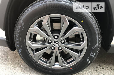 Внедорожник / Кроссовер Toyota RAV4 2022 в 