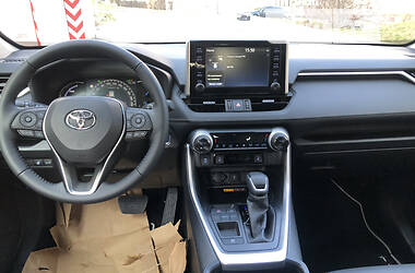 Внедорожник / Кроссовер Toyota RAV4 2022 в 