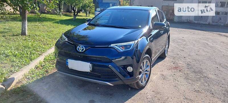 Позашляховик / Кросовер Toyota RAV4 2018 в Ужгороді