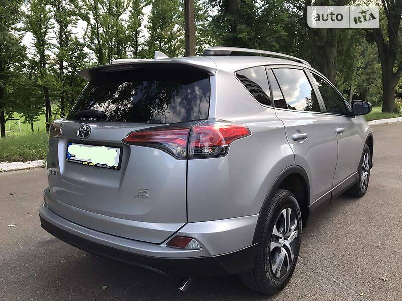 Внедорожник / Кроссовер Toyota RAV4 2017 в Черкассах