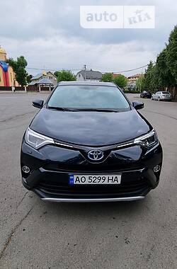 Внедорожник / Кроссовер Toyota RAV4 2017 в Ужгороде