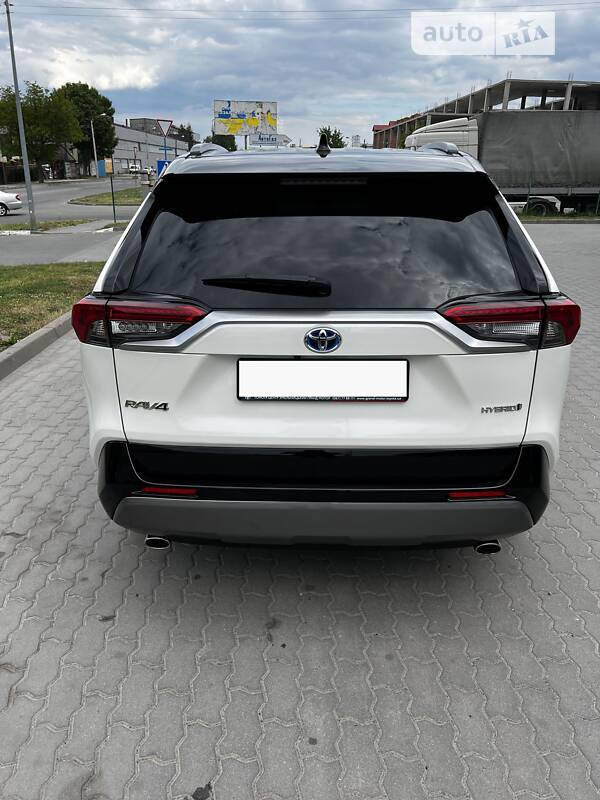 Внедорожник / Кроссовер Toyota RAV4 2020 в Хмельницком