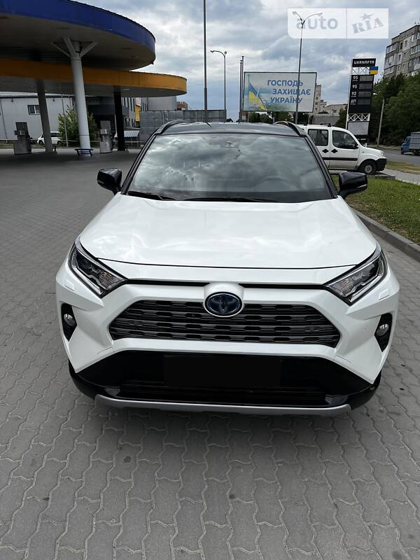 Внедорожник / Кроссовер Toyota RAV4 2020 в Хмельницком