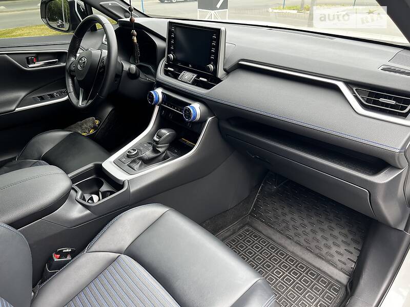 Внедорожник / Кроссовер Toyota RAV4 2020 в Хмельницком