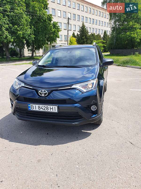 Позашляховик / Кросовер Toyota RAV4 2018 в Полтаві