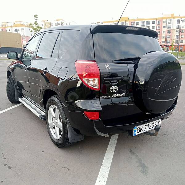 Внедорожник / Кроссовер Toyota RAV4 2006 в Ровно