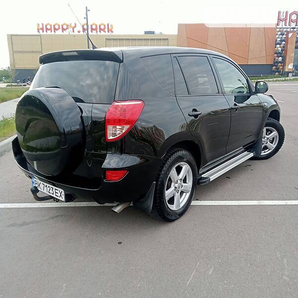 Внедорожник / Кроссовер Toyota RAV4 2006 в Ровно