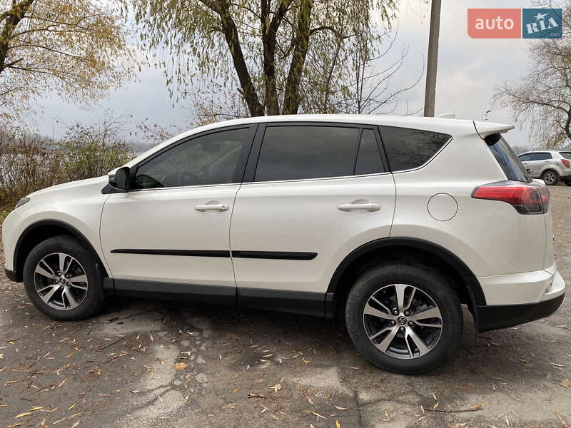 Позашляховик / Кросовер Toyota RAV4 2015 в Кременчуці
