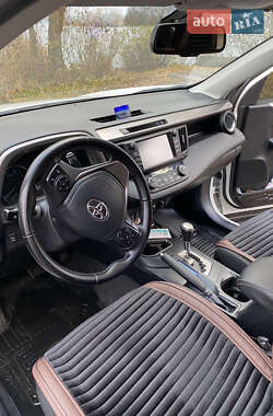 Позашляховик / Кросовер Toyota RAV4 2015 в Кременчуці