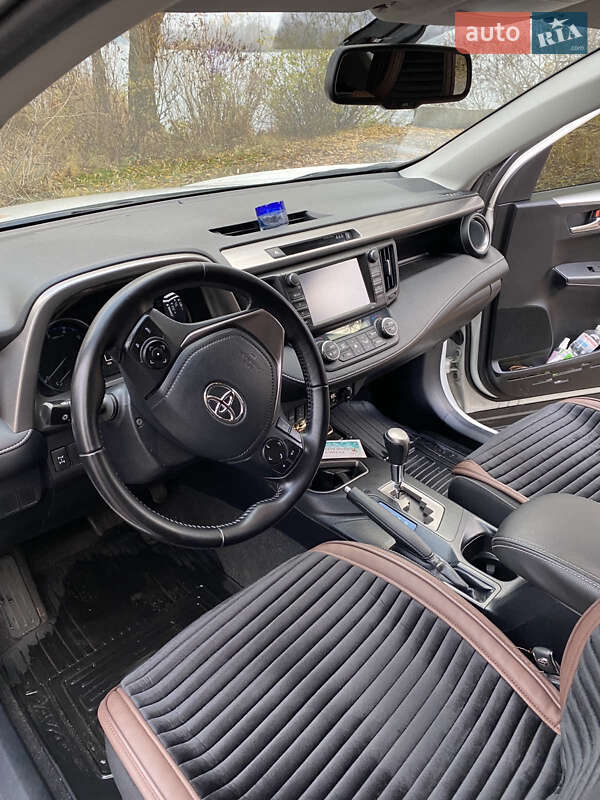 Позашляховик / Кросовер Toyota RAV4 2015 в Кременчуці